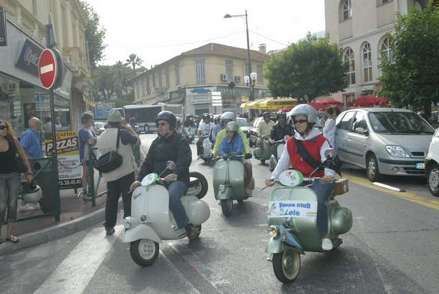 VESPAS ET BIKINIS152.JPG